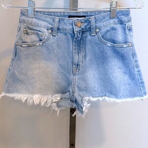 Sincerely Jules size 1/25 light wash denim shorts with fringe hem
